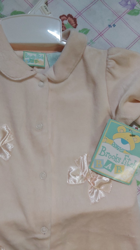 Cozy baby girl footie pajama/ Pyjama douillet bébé fille dans Vêtements - 12 à 18 mois  à Longueuil/Rive Sud - Image 2