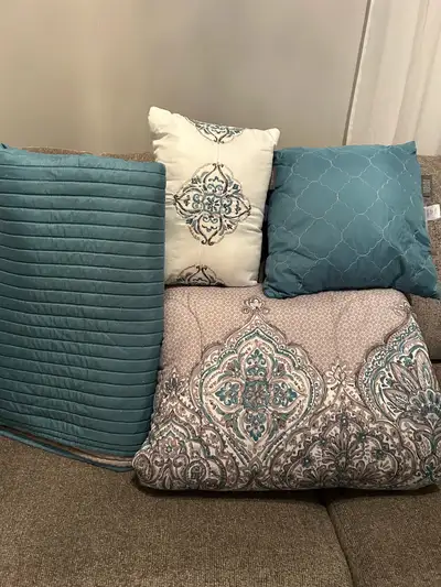 Queen Reversible Comforter Set, View more