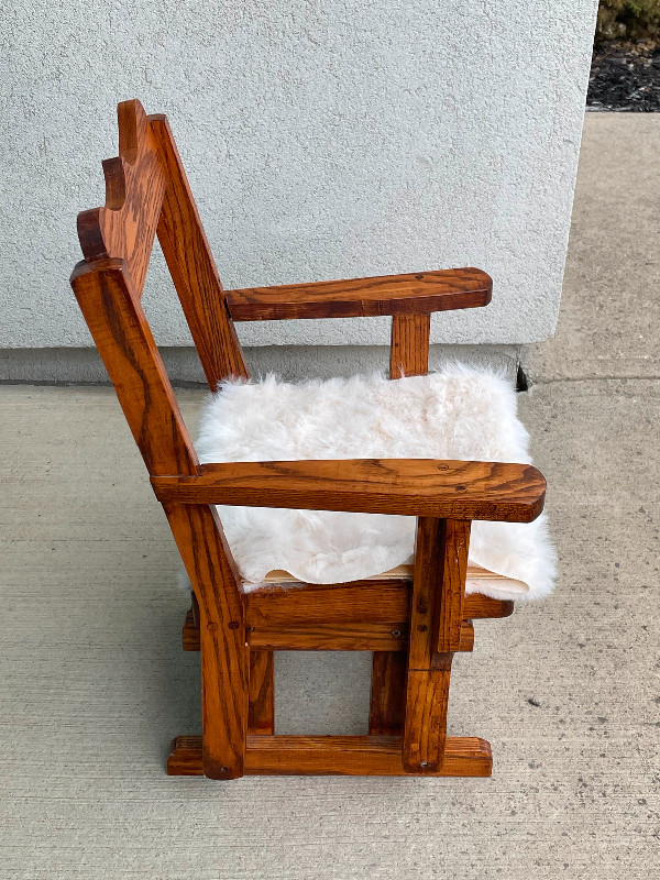 Child Gliding Rocker (Solid Wood Construction!) in Chairs & Recliners in Mississauga / Peel Region - Image 2