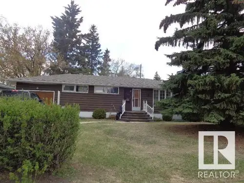 Full house rental nestled on a quiet Street in the sought-after neighbourhood of Laurier Heights. Th...