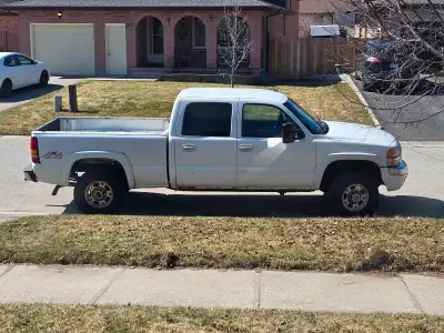 Selling my GMC Sierra 1500 HD 6.0L AS IS It has just over 345,000km Mechanically it's in great shape...