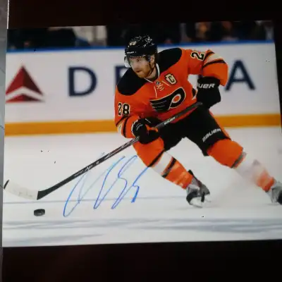 Ottawa Senator Claude Giroux Autographed 8x10 w/exact proof, View more