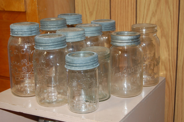 Mason Jars Old ,  Vintage,  Zinc rings,  Glass Lids in Arts & Collectibles in Markham / York Region - Image 3