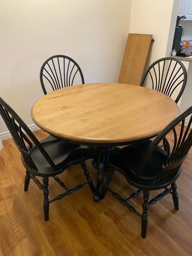 Solid Maple Table + 4 Chairs482653424248442880
