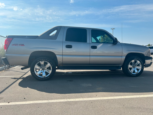 2003 Chevy Avalache 4x4 in Cars & Trucks in Lethbridge - Image 4
