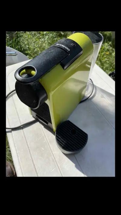 Brew your favourite espresso with this used Nespresso Essenza Mini, a compact machine that doesn't c...