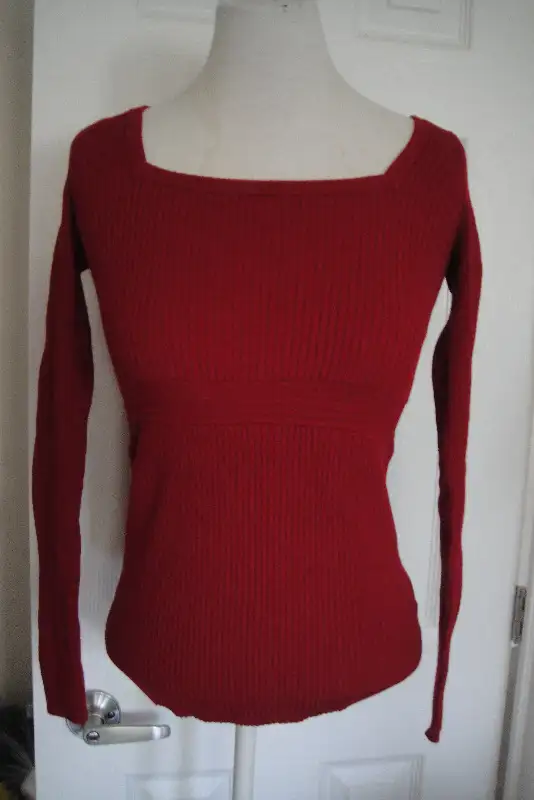 2x Thyme Red Maternity Knit Sweater & Tummi office Pants Size S in Women's - Maternity in Markham / York Region - Image 5
