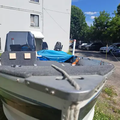 Legend petit bateau pêche Tout Équipé 14.5 pi pas encombrant si vous avez pas de place d entreposage...