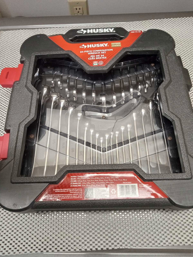 NEW HUSKY 34 PIECE SAE/METRIC COMBINATION WRENCH SET  in Hand Tools in St. Catharines