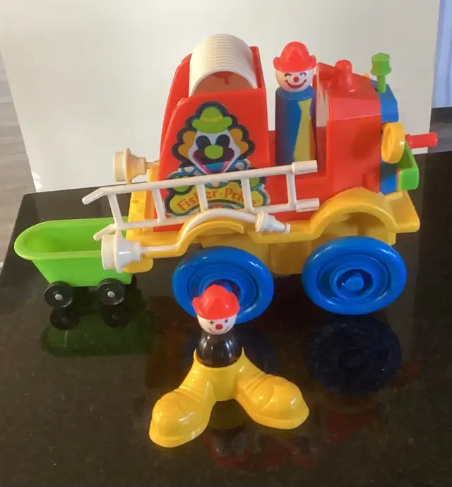 Vintage Fisher-Price Little People #657 CRAZY CLOWN FIRE BRIGADE in Toys & Games in Brantford - Image 2