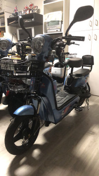 VÉLO scooter électrique rechargeable neuf