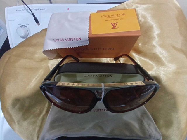New in box Louis Vuitton sunglasses  dans Art et objets de collection  à Ville de Montréal - Image 2