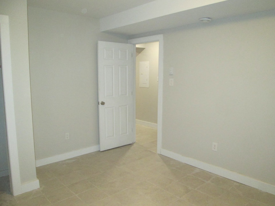 2 bedroom, 1 bath with 5 appliances 3