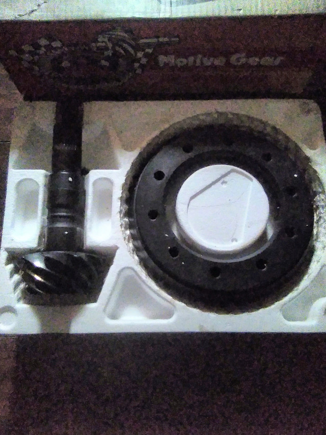 GM 8.5in, 10 bolt, Differential Ring & Pinion 4.10 Ratio in Transmission & Drivetrain in Edmonton - Image 2