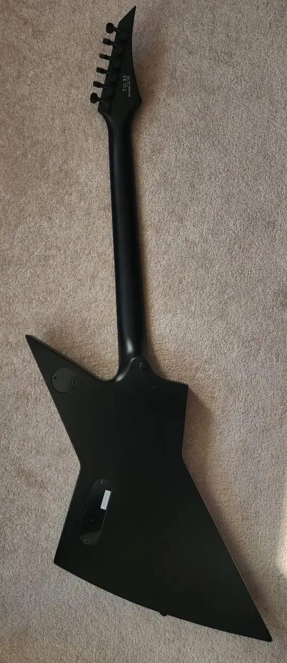 Solar E2.6C - Carbon Black Matte w/ Case in Guitars in Oakville / Halton Region - Image 3