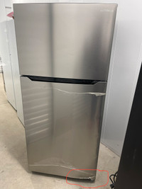 Insignia 30" 18 Cu. Ft. Top Freezer Refrigerator