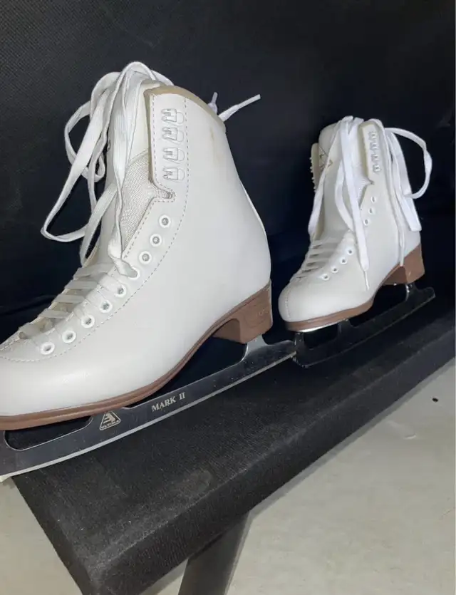 New professional Figure Skates(Jackson) in Skates & Blades in Leamington - Image 4