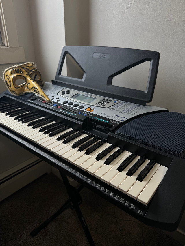  Yamaha PSR-340 Electronic Piano in Pianos & Keyboards in Calgary