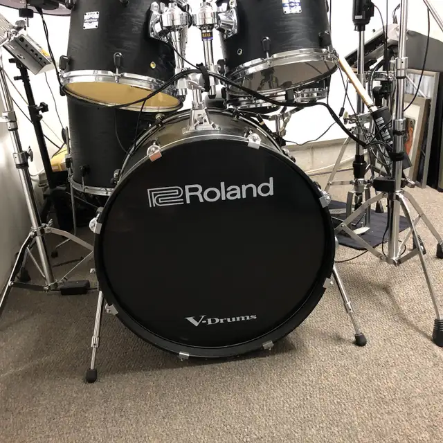 Custom Hybrid Roland Yamaha Drum Kit (Toronto) in Drums & Percussion in City of Toronto - Image 7