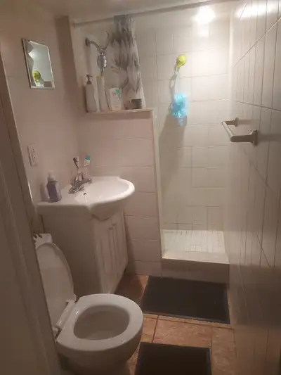 A basent appartment at 18 pilot street Scarborough is on rent starting from January 2026.Major inter...