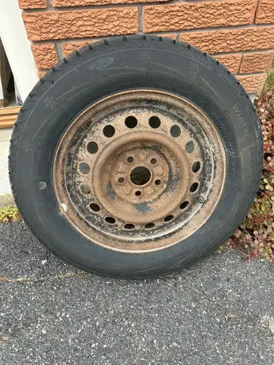 Lightly used 15” winter tires with rims from a 2007 Toyota Matrix. Limited km for a couple of season...