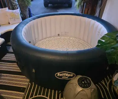Saluspa Hot Tub Heats to 104 f Has 140 air jets There located on the outside and middle of the tub W...