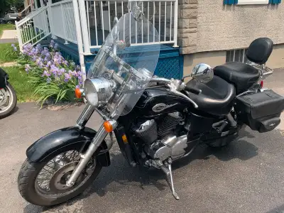 Moto très fiable, bien entretenue et très confortable, siege mustang, Facile à conduire très maléabl...