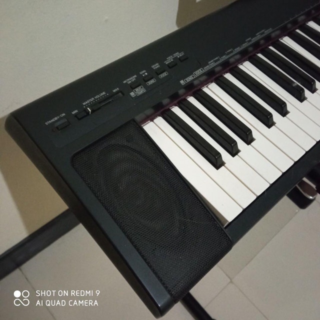 Yamaha piano NP30 + stand (76 keys) Pianos & Keyboards City of