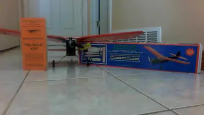 ANTIQUE ORIOLE .020 FREE FLIGHT MODEL AIRCRAFT WINGSPAN 30'' LENGTH 22'' COMES WITH RARE COX .020 PE...