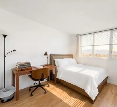 At a glance Room: Private bedroom with its own ensuite bathroom Home: Shared apartment, fully furnis...