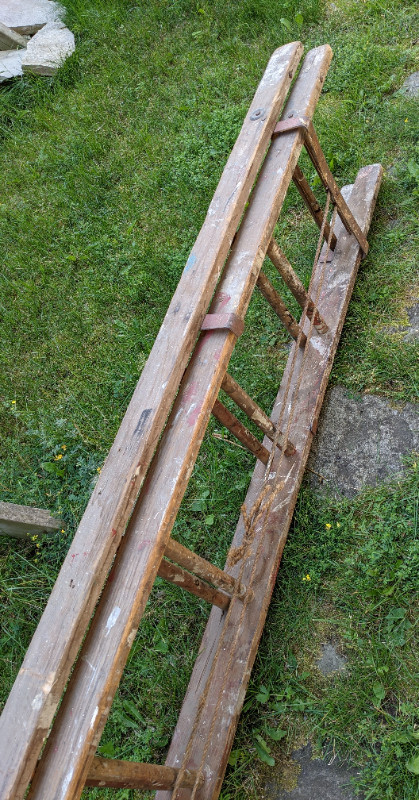 Antique wooden extension ladder | Ladders & Scaffolding | Ottawa | Kijiji