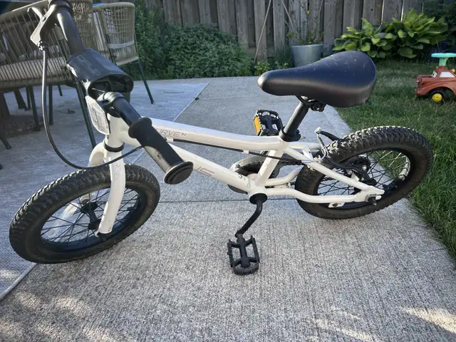 14” inch kids Opus pedal bike in Kids in Barrie - Image 3