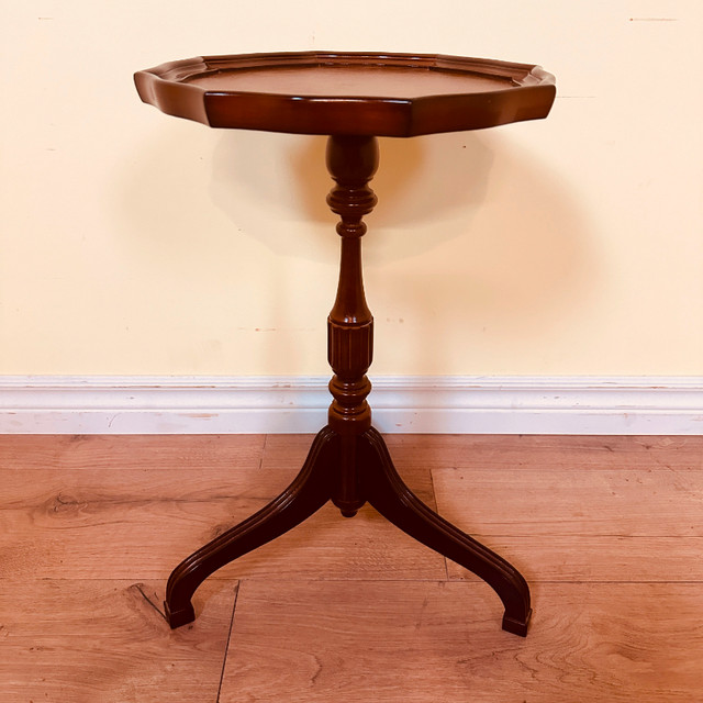 Vintage Bombay Pedestal Table with Leather Top in Other Tables in City of Toronto - Image 4