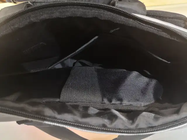 Laptop Computer Shoulder Bag Carrying Case in Laptop Accessories in Mississauga / Peel Region - Image 4