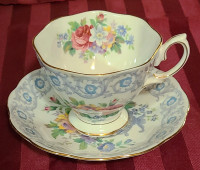 Stunning Vintage Royal Albert Bone China Tea Cup & Saucer