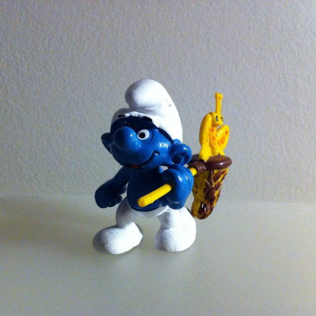 Super Smurf - Vintage Butterfly Catcher Smurf (Red Marking) in Arts & Collectibles in Ottawa - Image 3
