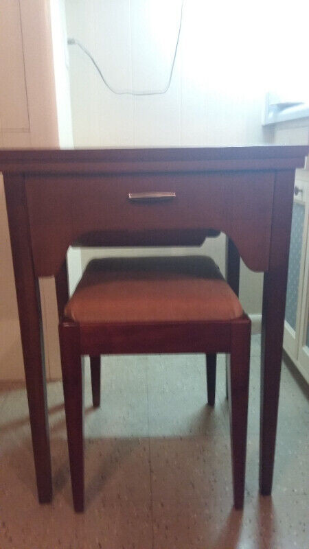 RARE VTG Singer Sewing Machine 411G In Cabinet in Hobbies & Crafts in St. Catharines - Image 4