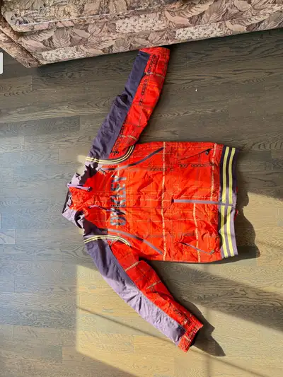 Oakley ski/snowboard jacket size L, View more