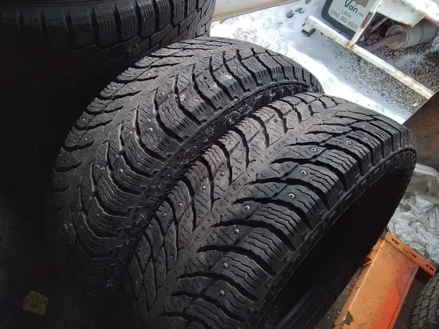 paire ou trio pneus hiver pick up 16 17 18 pouces  bien in Tires & Rims in Québec City - Image 5
