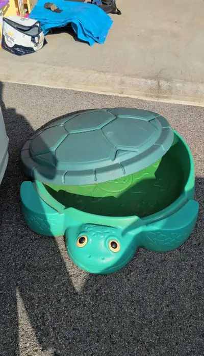 This Little Tikes turtle sandbox is perfect for creative backyard play and features a classic shell...