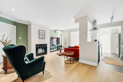 Exceptional, bright , and very well updated, this 1,273 sq. ft. contemporary condo is sure to impres...