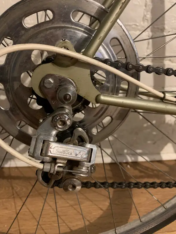 Vintage Peugeot 10 speed road bike in excellent condition in Road in City of Toronto - Image 9