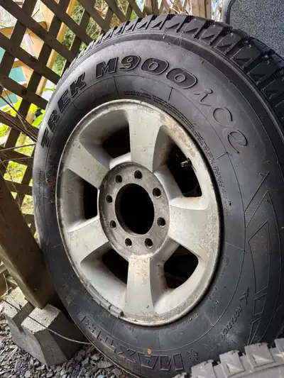 Flambet monter sur roue Cummins 8x165.1 Non nego Danny 450-807-3629 Aussi 225/65R17 neuf 500$