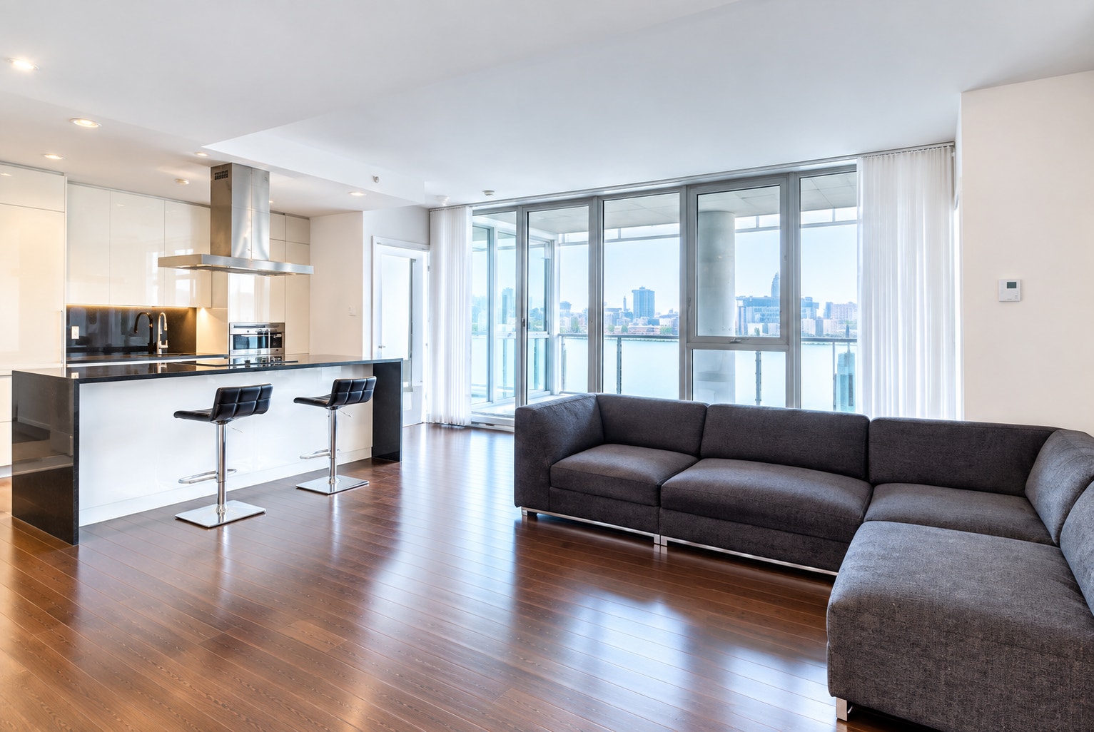 Luxury condo with 2 bedroom and 2 bathroom for sale — photo 2