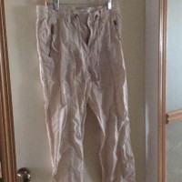 New Beige size 4 lightweight travel pants. Zipper pockets, super