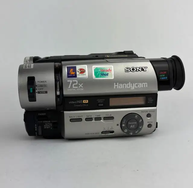 Sony Handycam CCD-TR940 in Cameras & Camcorders in Winnipeg - Image 3