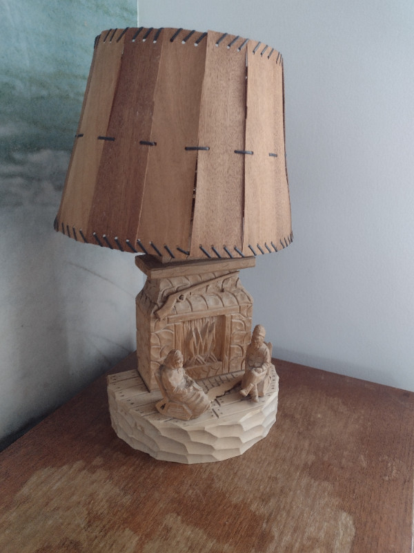 Lampe sculptée en bois (St-Jean-Port-Joli)  Antique - Vintage dans Art et objets de collection  à Laval/Rive Nord