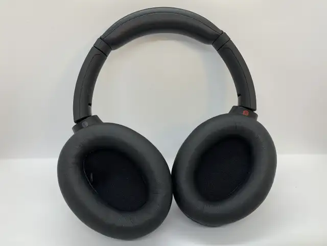 Sony WH-1000XM4 Wireless Noise Cancelling Headphones in Headphones in City of Toronto - Image 7