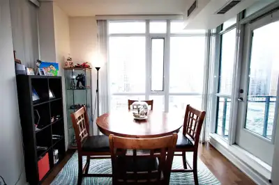 2 bed/ 1 bath in SQUARE ONE Mississauga available Aug 1