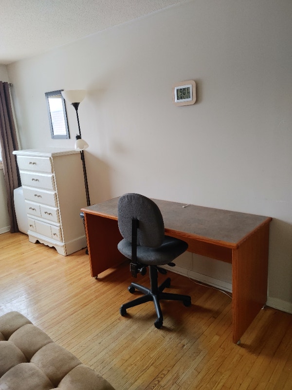 Master Bedroom in Bayshore Area Available Now Smoker Friendly Room Rentals & Roommates